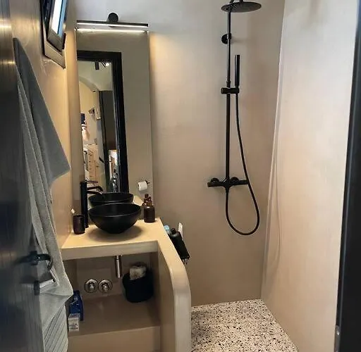 Traditional Cosy Chora (Ios)